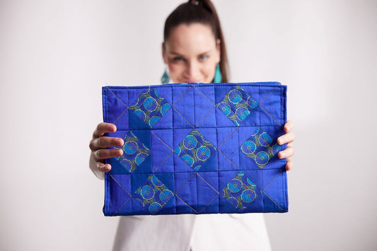 Elegante funda para portátil Quilt Block: Una elegante creación en el bastidor