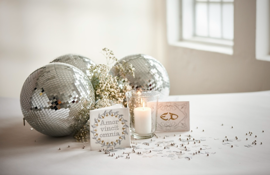 Transform Your Embroidery Card with Super Designs & Encore – Featuring ‘Amor Vincit Omnia’