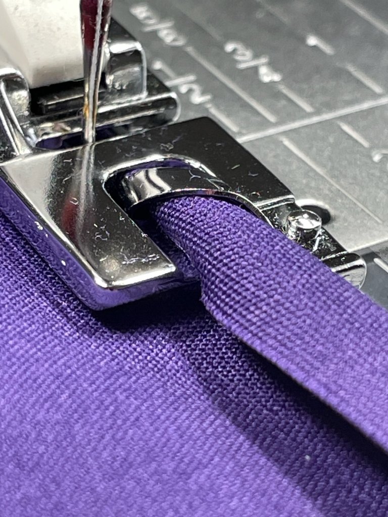 Comment utiliser le pied pour ourlet roulé